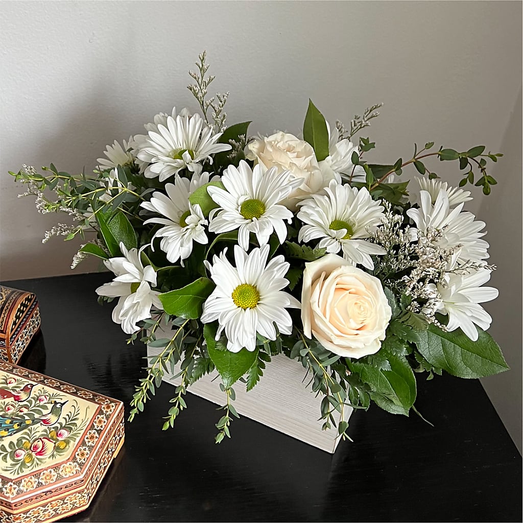 Fresh Linen Box Bouquet – Oak Creek Florist, Concord CA
